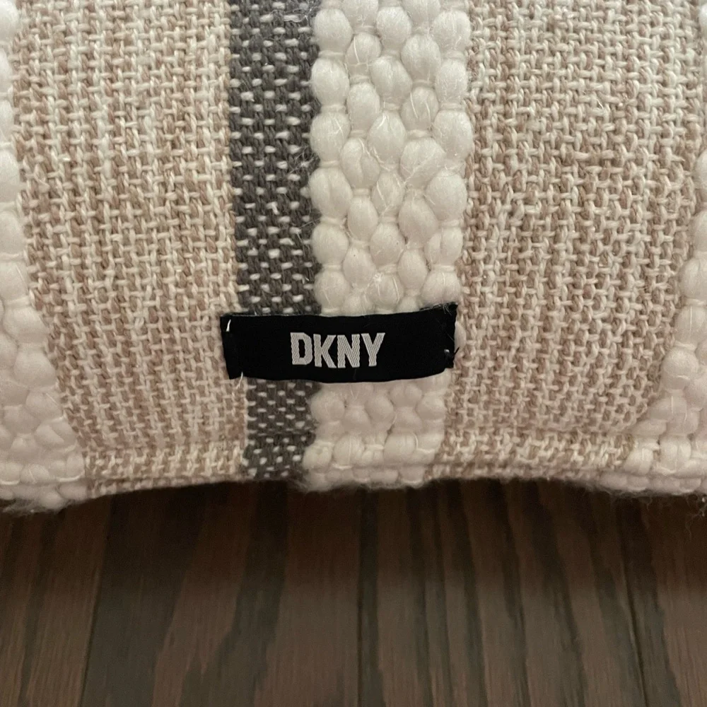 DKNY TASSEL TEXTURED STRIPED THROW DECORATIVE PILLOW 22x22